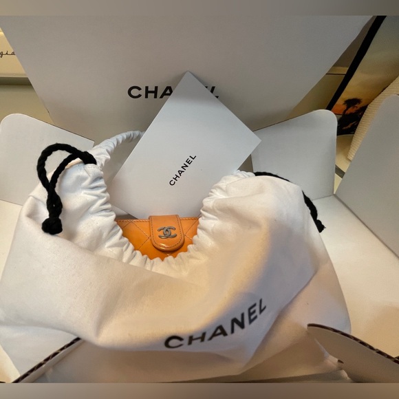 Chanel quilted Patent Leather Wallet & dust bag in Cream-cicle orange - Picture 16 of 16